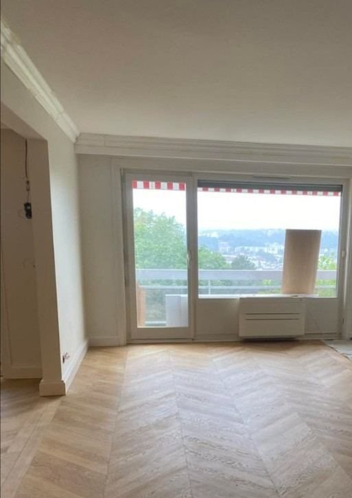 Parquet en chevron posé dans un séjour